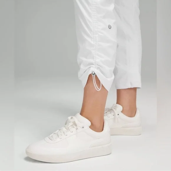 Lululemon Dance Studio MR Crop Size: 10 in White - Picture 3 of 10